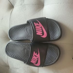 Nike slides
